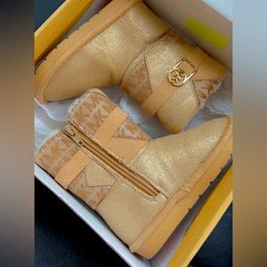 MK girls boots New in box
